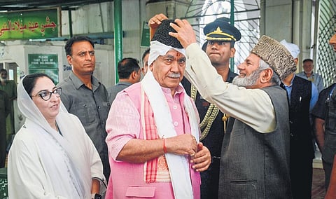 L-G Manoj Sinha being felicitated by chairperson of J&K Waqf Board Darakhshan Andrabi at Dargah Hazratbal Shrine in Srinagar on Tuesday. (Photo | PTI)