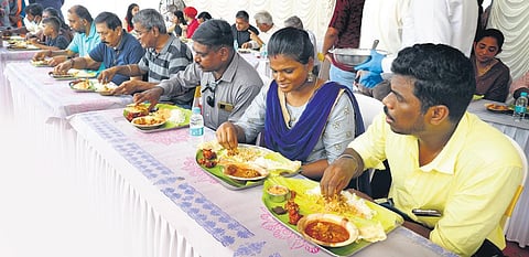 Themed ‘Hope Away From Home: A World Where Refugees Are Always Included’, the event raised Rs 4.5 L — aimed to understand these communities’ experiences, foster solidarity, & celebrate self-reliance.