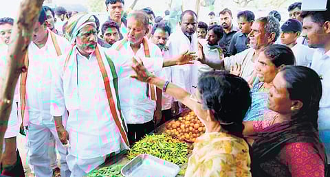 CLP leader Mallu Bhati Vikramarka interacts with vegetable vendors during  his People’s March padayatra in Palair Assembly constituency on Thursday