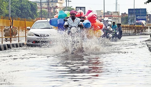 Rains bring relief from the blistering heat in Vellore on Thursday | Dinesh s
