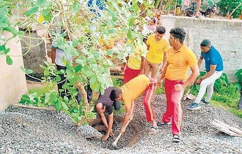 Fire personnel removing the rubble to recover the body from the tank | Express
