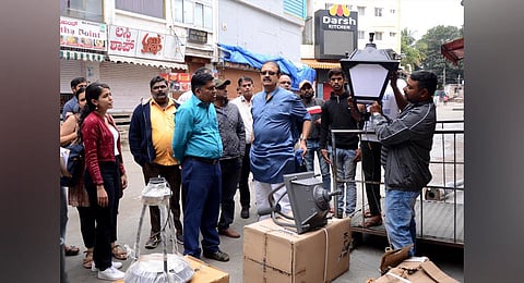 Chickpet MLA Uday Garudachar inspects rennovation work at VV Puram food street in Bengaluru on Tuesday. (Photo | Shashidhar Byrappa, EPS)