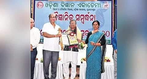 ​  Prof Sudhakar Panda receiving Biju Patnaik Award for Scientific Excellence at Bhubaneswar on Friday.  ​