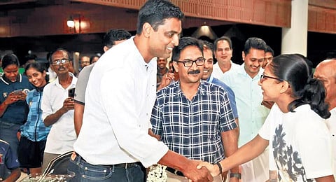 Tinu Yohannan, former Indian player, receiving Minnu Mani at Kochi airport. (Photo | Express)