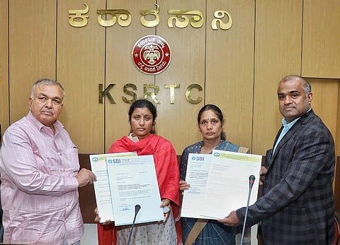 Transport Minister Ramalinga Reddy and KSRTC MD Anbu Kumar hand over accident-relief cheques to the kin of KSRTC employees on Saturday. (Photo | Express)