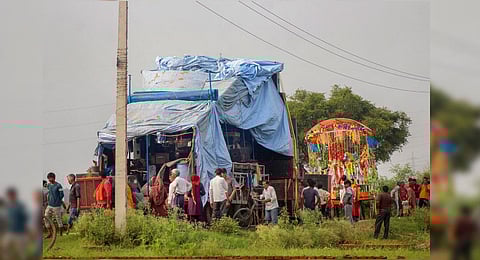 Locals gather near a camp after deceased �Kanwariyas� were electrocuted when their vehicle came in contact with a high-tension overhead wire at Bhawanpur area. (Photo | PTI)