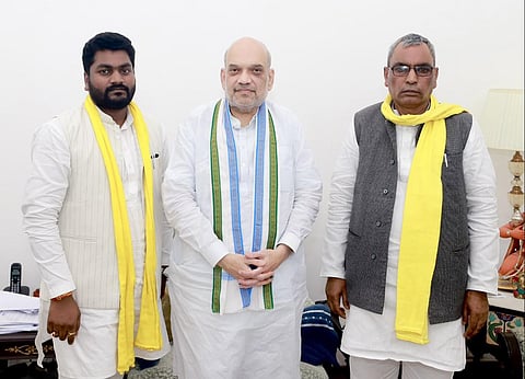 OBC leader Om Prakash Rajbhar(L) met Home Minister Amit Shah and joined NDA. (Photo | PTI)