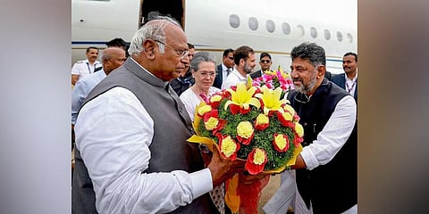 Congress chief Mallikarjun Kharge, Sonia Gandhi welcomed by Karnataka Deputy Chief Minister DK Shivakumar upon their arrival at HAL airport ahead of the united opposition meeting. (Photo | PTI)