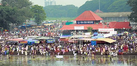 Devotees offering Bali tharpan to their ancestors at Aluva manappuram. (Photo |  T P Sooraj)
