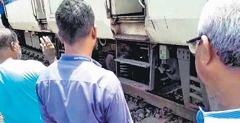 Bhadrak-Balasore MEMU at Nilagiri Road station | Express