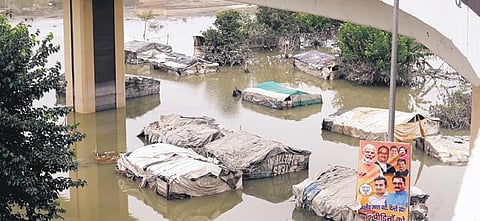 Flood victims of Delhi face daunting task of starting life afresh