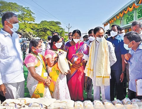 A file photo of Chief Minister K Chandrasekhar Rao checking the products made by Srivalli Mahila Sangham.