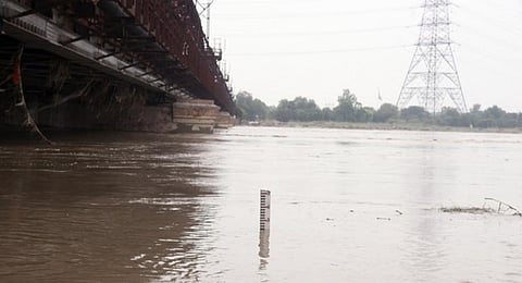Yamuna hovers around danger mark in Delhi, level may go up