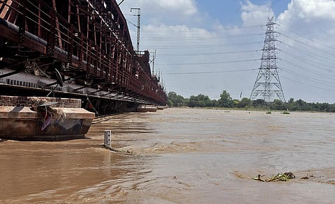 A view of the Old bridge over river Yamuna as the water level crosses the danger mark again, in New Delhi on Monday. (Photo | Parveen Negi, EPS)