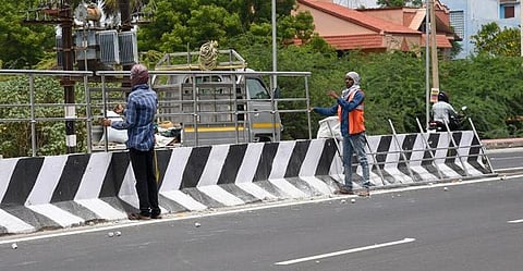 Stainless steel barricades installed in the Tiruchy Dindigul National highway | MK Ashok Kumar