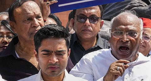 Congress President and Leader of the Opposition in Rajya Sabha Mallikarjun Kharge with other leaders of the INDIA alliance parties stage a protest over ethnic violence in Manipur. (Photo | PTI)