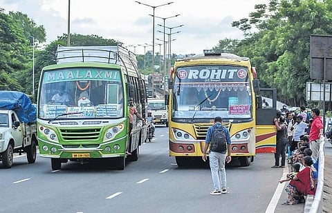 Buses picking up passengers on NH-16 while blocking a lane of the road at Jayadev Vihar in Bhubaneswar on Monday | DEBADATTA MALLICK