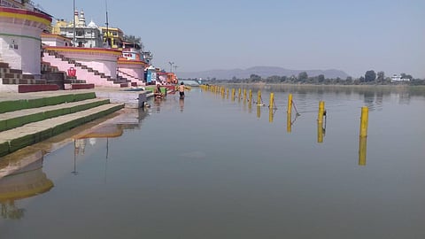 A Narmada river ghat in Hoshangabad district of Madhya Pradesh.