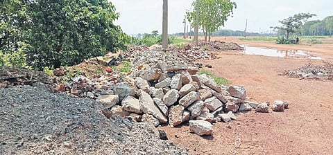 Construction waste dumped on Mahanadi river bed in Cuttack | Express