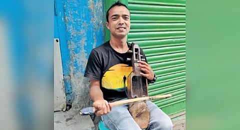 Hundreds of beggars gifted with a euphonious voice seeking alms in buses and trains have grabbed the attention of parliamentarians.