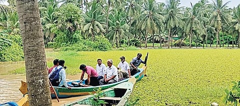 Andhra floods: Second warning stays at Dowleswaram Barrage