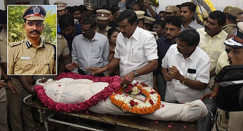 Minister MP Saminathan pays floral tributes to Coimbatore range DIG Vijay Kumar at CMCH in Coimbatore on Friday. (Photo | S Senbagapandiyan, EPS)