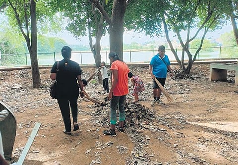 Volunteers clean up Vibhutipura Lake area in Bengaluru | Express