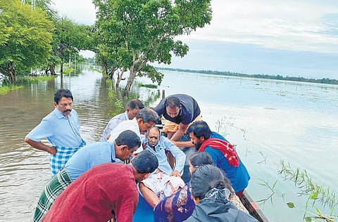 Volunteers shifting people stranded in flooded areas of Kuttanad to safer  places in a boat