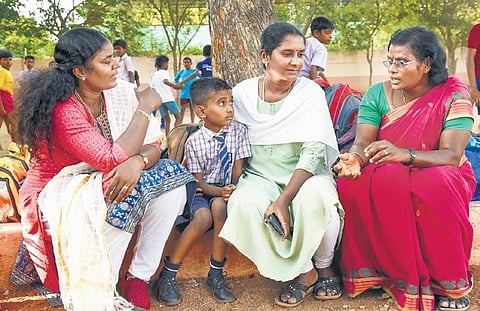 Chandra and Muthuselvi who help tuberculosis patients to survive the disease and the stigma around it through an NGO | MK Ashokkumar