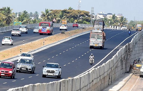 KSRTC authorities direct drivers to maintain lane discipline on Mysuru - Bengaluru Expressway. (Photo | Uday Shankar S, EPS)
