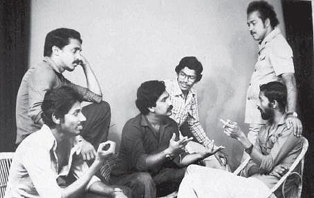 Siddique (extreme left) and Lal (extreme right) with friends at Kalabhavan.