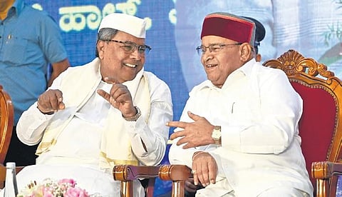 Chief Minister Siddaramaiah and Governor Thaawarchand Gehlot share a light moment at the inauguration of the centenary celebrations of the KAS Officers’ Assocation in Bengaluru on Wednesday | Nagaraja