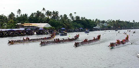 Veeyapuram chundan leading the way in the Nehru Trophy Boat Race. (Photo | T P Sooraj)