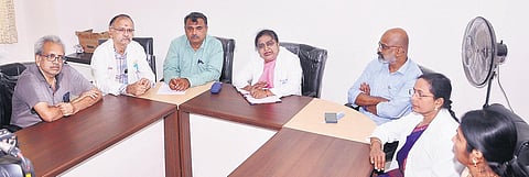 The doctors from Stanley Medical College at TvMCH | V KARTHIKALAGU