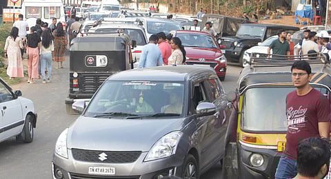 The overcrowded situation witnessed outside Raja Seat on Sunday.(Photo |Special arrangement)