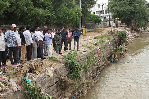 A central team visited Hanamkonda and Warangal districts on Tuesday to inspect flood-damaged roads, houses, and farms. (Photo | Express)