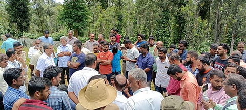 Villagers protest against the forest department. (Photo | Express)
