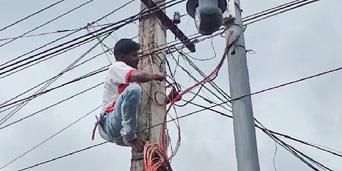 Angry over challan, lineman cuts off power supply to traffic help desk in Andhra Pradesh