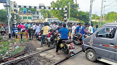 Vehicles crossing the railway crossing near Akkaraipettai | EXPRESS