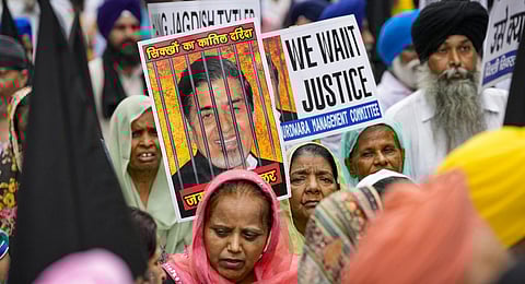 Victims of the 1984 anti-Sikh riots stage a protest against Congress leader Jagdish Tytler outside the Rouse Avenue Court, in New Delhi. (Photo | PTI)