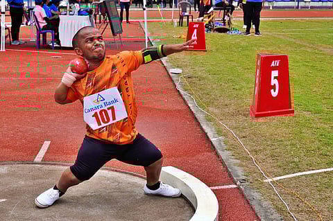 Small man stands tall in para sports