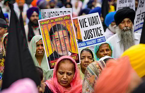 Victims of the 1984 anti-Sikh riots stage a protest against Congress leader Jagdish Tytler outside the Rouse Avenue Court, in New Delhi, Saturday, Aug. 5, 2023. (Photo | PTI)
