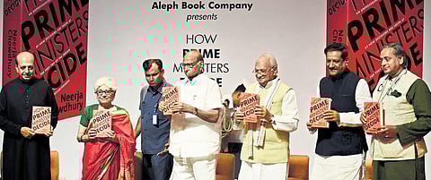 Neerja Chowdhury (2nd from left) along with Kerala Governor Arif Mohammed Khan, NCP chief Sharad Pawar, Congress leaders Shashi Tharoor and Prithviraj Chavan, and BJP MP Dinesh Trivedi during the book