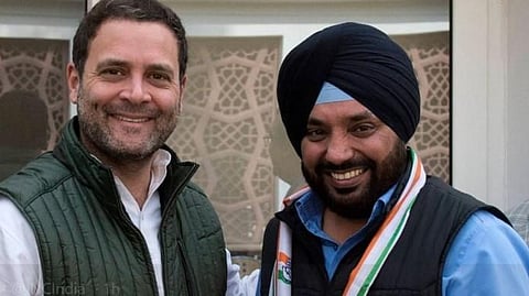  Delhi Pradesh Congress Committee President Arvinder Lovely with Congress leader Rahul Gandhi. 