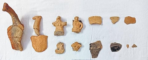 The terracotta figurines found in the Megalithic Dolmens at Mudukonaje  | Express