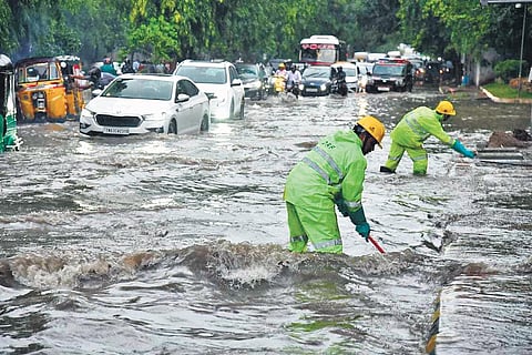 Heavy evening rain brings Hyderabad to a halt