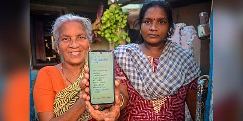 In Tirunelveli Vannarpettai, women heads received a sms of Rs 1,000  under the Kalaignar Magalir Urimai Thogai Thittam. (PHOTO | V.KARTHIKALAGU, EPS)