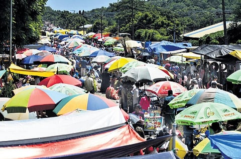 Footfall at the weekly market in Pallavaram in very high, but the market lacks several basic amenities | Ashwin Prasath