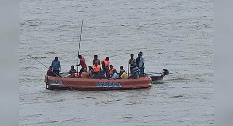 Army officials rescue 12 people to safety in Vadodara's Karjan taluka, Sept 18, 2023. (Photo | Special Arrangement)