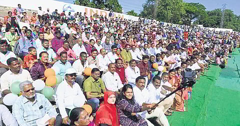 Denizens of Guntur seen posing for a selfie as part of Mega Selfie Camp I Express